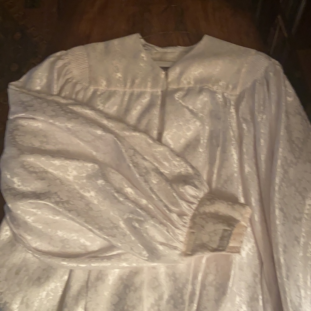 White Ceremonial Robe - Picture 5 of 5
